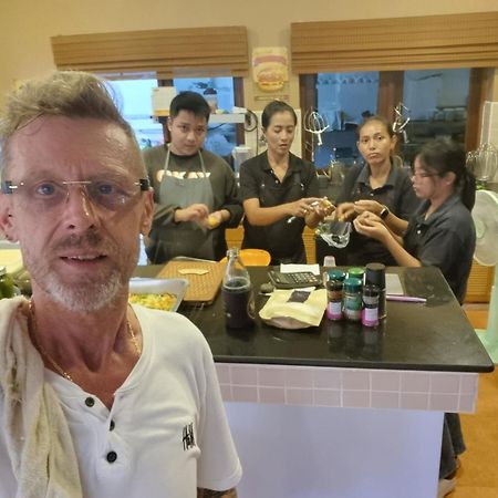 Meyers Hua Hin Hotel Екстериор снимка