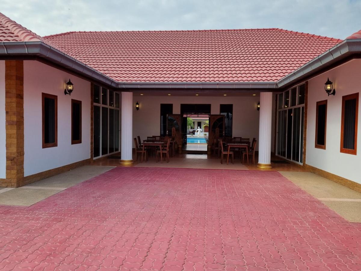 Meyers Hua Hin Hotel Екстериор снимка