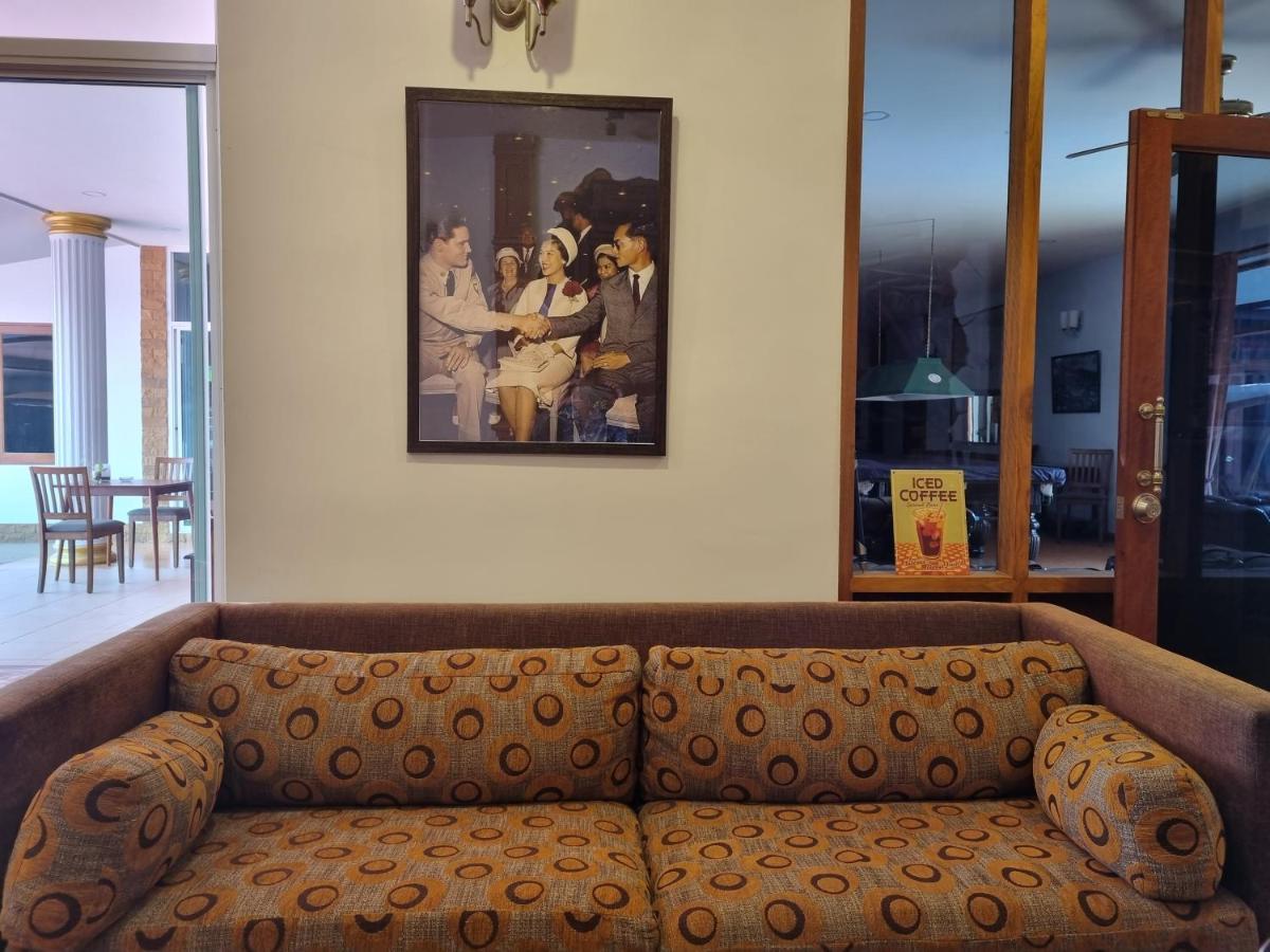 Meyers Hua Hin Hotel Екстериор снимка