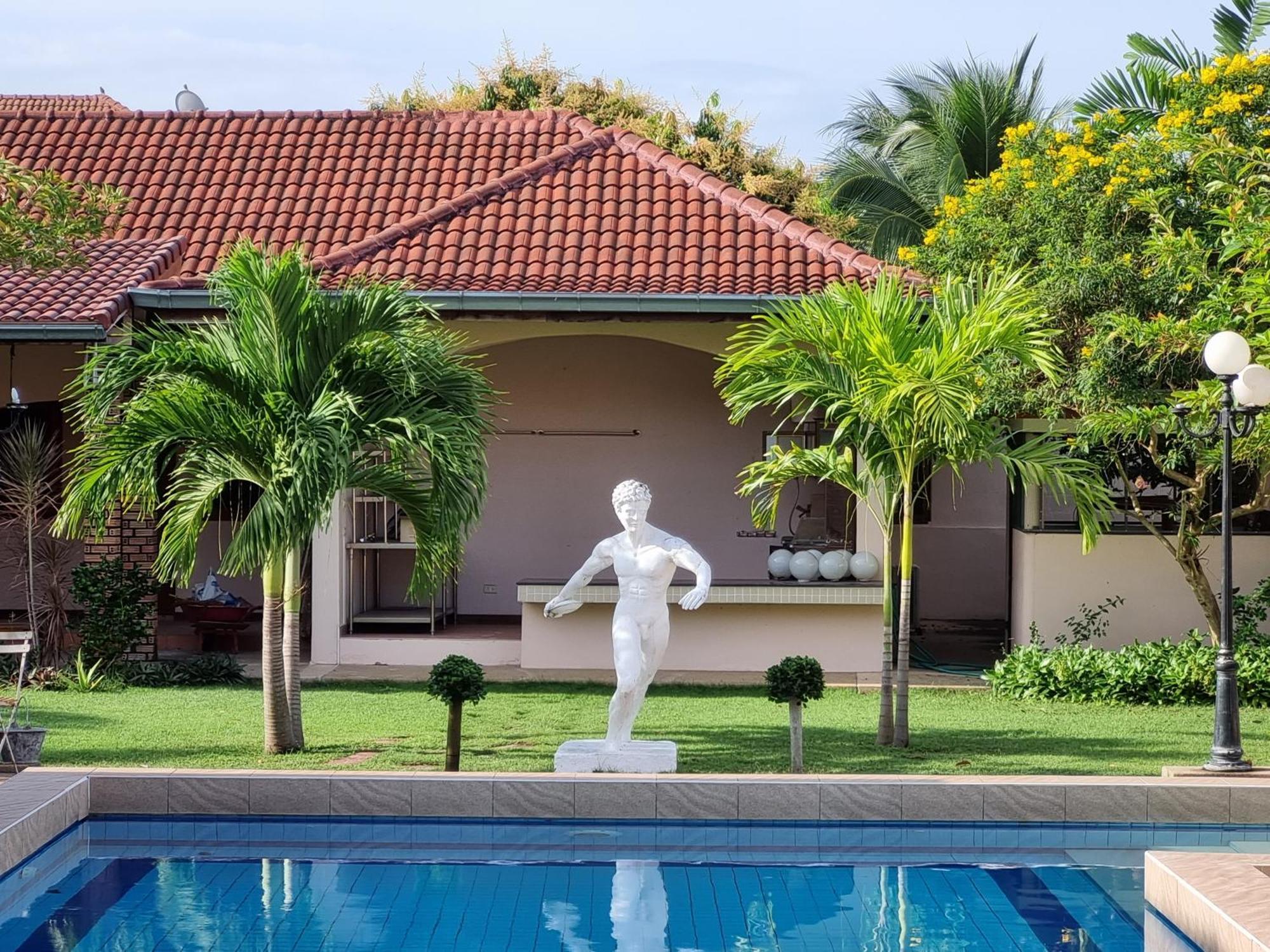 Meyers Hua Hin Hotel Екстериор снимка